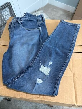 Good American Medium Blue Distressed Good Curve Skinny Jeans